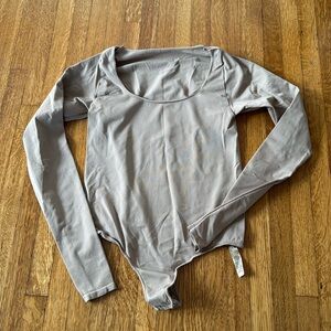 SKIMS essential long sleeve scoop neck S/M